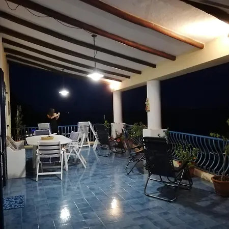 La Casa Del Capitano, L'uomo E Il Mare ... * 리파리